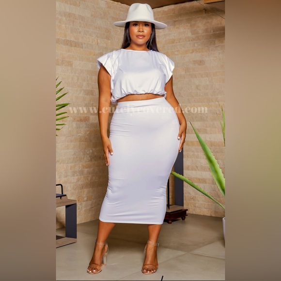 NWT- Cutely Covered White 2 Piece Set - Picture 1 of 2